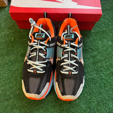 Load image into Gallery viewer, Nike Zoom Vomero 5s Size 11W/9.5M

