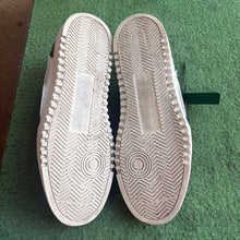 Load image into Gallery viewer, Off White Low Trainers Size 41
