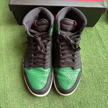 Load image into Gallery viewer, Jordan Pine Green 1s Size 10
