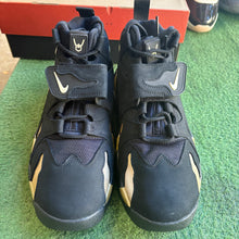 Load image into Gallery viewer, Nike Vegas Gold Air DT Max 96s Size 9
