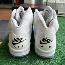 Load image into Gallery viewer, Jordan White Metallic 5s Size 12
