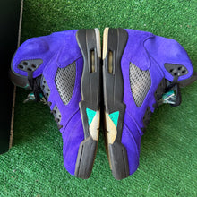 Load image into Gallery viewer, Jordan Alternate Grape 5s Size 7

