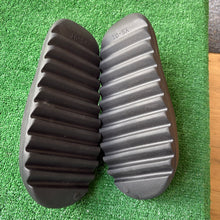 Load image into Gallery viewer, Yeezy Slides Size 13
