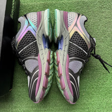 Load image into Gallery viewer, Saucony Winter Solstice ProGrid Triumph 4s Size 10.5
