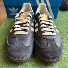 Load image into Gallery viewer, Adidas Navy Gum Sambas Size 10
