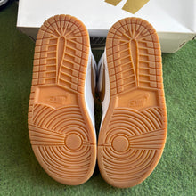 Load image into Gallery viewer, Jordan Metallic Gold 1s Size 8W/6.5M
