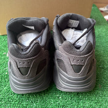 Load image into Gallery viewer, Adidas Yeezy Vanta 700s Size 6
