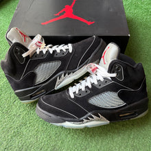 Load image into Gallery viewer, Jordan Reimagined Metallic 5s Size 9
