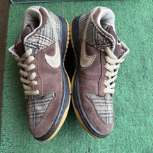 Load image into Gallery viewer, Nike SB Tweed Low Dunks Size 7.5
