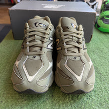 Load image into Gallery viewer, New Balance 9060s Size 7
