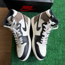 Load image into Gallery viewer, Jordan Mocha 1s Size 9
