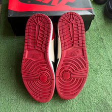 Load image into Gallery viewer, Jordan Bred Toe 1s Size 11

