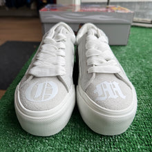 Load image into Gallery viewer, Octavious Marks Skate Shoes Size 7
