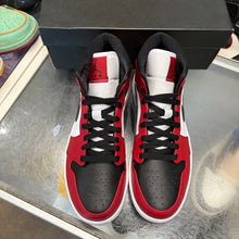 Load image into Gallery viewer, Jordan Chicago Toe Mid 1s Size 9
