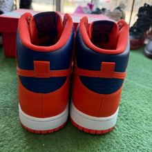 Load image into Gallery viewer, Nike Knicks High Dunks Size 11
