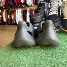Load image into Gallery viewer, Yeezy Onyx Foam Runners Size 7
