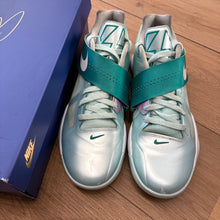 Load image into Gallery viewer, Nike Easter KD 4s Size 11
