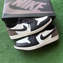 Load image into Gallery viewer, Jordan Mocha 1 Lows Size 10
