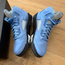 Load image into Gallery viewer, Jordan UNC 5s Size 10.5

