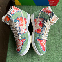 Load image into Gallery viewer, Nike SB Hawaii High Dunks Size 8
