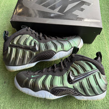 Load image into Gallery viewer, Nike Pine Green Foamposites Pros Size 11
