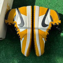 Load image into Gallery viewer, Jordan Ochre 1s Size 9
