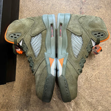 Load image into Gallery viewer, Jordan Olive 5 Size 5.5Y
