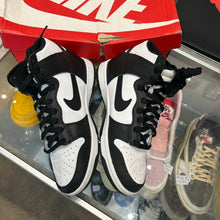 Load image into Gallery viewer, Nike Panda Dunk High Size 7
