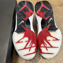 Load image into Gallery viewer, Nike Kobe Gold Medal Size 9
