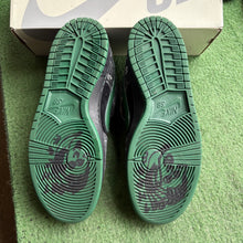 Load image into Gallery viewer, Nike SB There Skateboard Low Dunks Size 10.5
