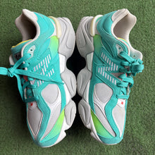 Load image into Gallery viewer, New Balance 9060s Size 7
