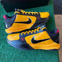 Load image into Gallery viewer, Nike Kobe Bruce Lee Protro 5s Size 11
