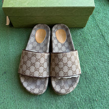 Load image into Gallery viewer, Gucci Slides Size 9
