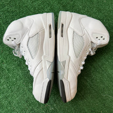 Load image into Gallery viewer, Jordan White Metallic 5s Size 11.5

