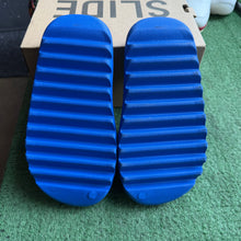 Load image into Gallery viewer, Adidas Yeezy Azure Slides Size 6
