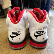 Load image into Gallery viewer, Jordan Fire Red 5s Size 10

