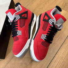 Load image into Gallery viewer, Jordan Toro 4s Size 8
