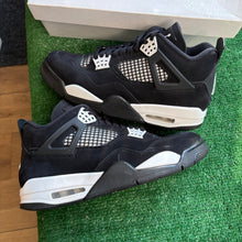 Load image into Gallery viewer, Jordan White Thunder 4s Size 9
