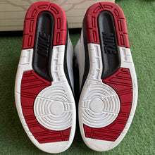 Load image into Gallery viewer, Jordan Chicago 2s Size 7.5W/6M
