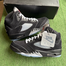 Load image into Gallery viewer, Jordan Reimagined Metallic 5s Size 8.5
