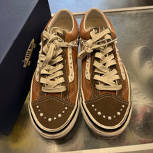 Load image into Gallery viewer, Vans Cocoa Pearlized Old Skool 36s Size 9
