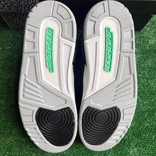 Load image into Gallery viewer, Jordan Green Glow 3s Size 10.5
