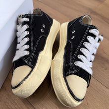 Load image into Gallery viewer, Maison Mihara OG Sole Peterson Canvas Lows Size 40
