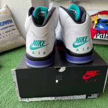 Load image into Gallery viewer, Jordan Grape 5 Size 13
