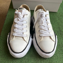 Load image into Gallery viewer, Maison Mihara Yashiro OG Sole White Petersons Size 42
