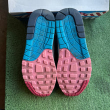 Load image into Gallery viewer, Nike Parra Air Max 1s Size 8.5
