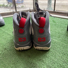 Load image into Gallery viewer, Jordan Fire Red 9s Size 11
