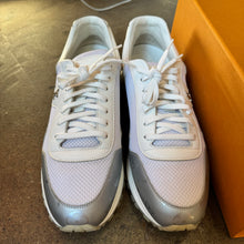 Load image into Gallery viewer, Louis Vuitton Runaways Size 10UK
