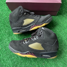 Load image into Gallery viewer, Jordan A Ma Maniére 5s Size 8.5
