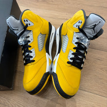 Load image into Gallery viewer, Jordan Tokyo T23 5s Size 10.5
